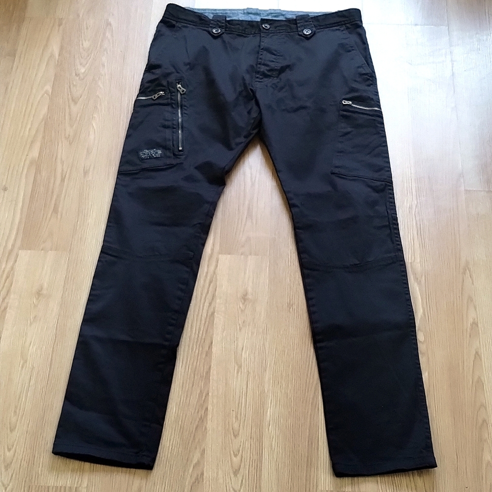 Diesel men's cargo pants slim size 33"x 32" color black.